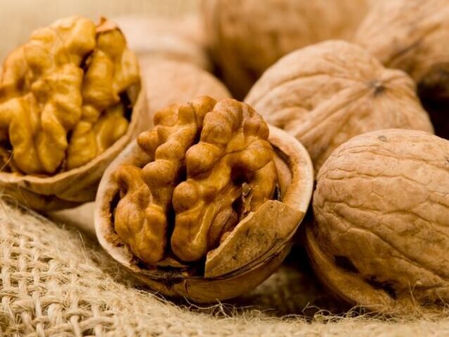Las nueces se utilizan para tratar las helmintiasis en casa.